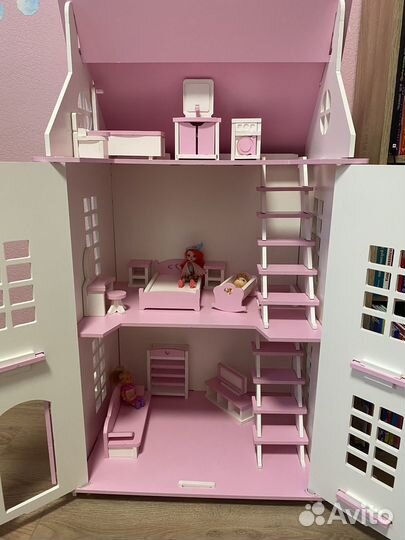 Кукольный дом деревянный