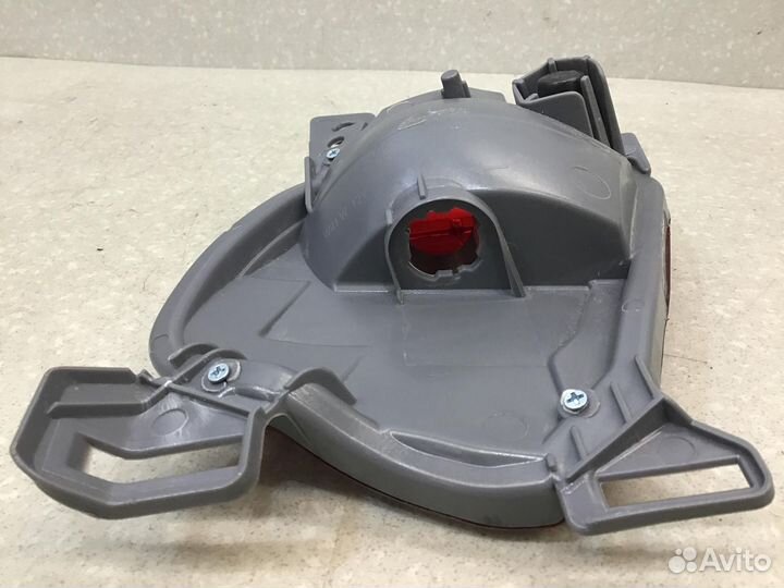 Фонарь задний в бампер правый Toyota Highlander II