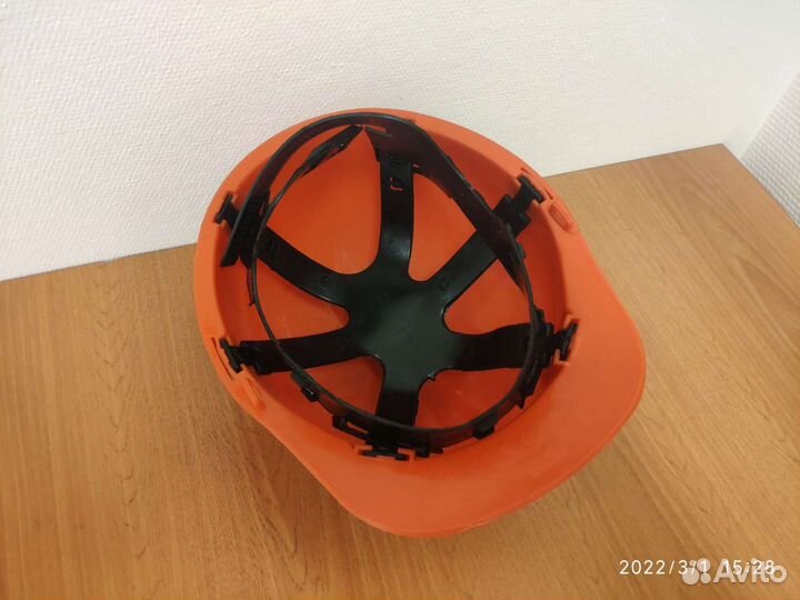 Каски строительные Новые 4 штуки