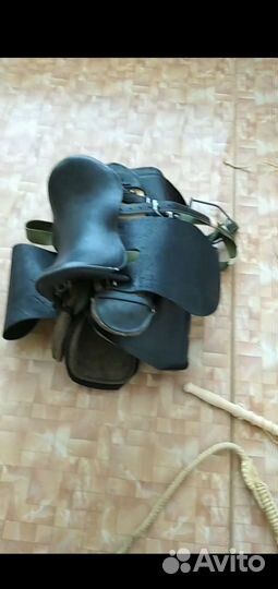 Недоуздоки узда седло для лошади и жеребят