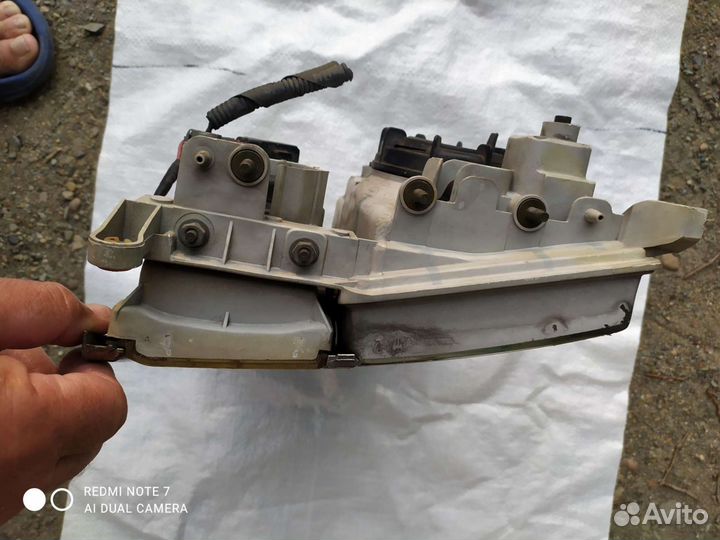 Фара правая Nissan Elgrand 1997-2002гг