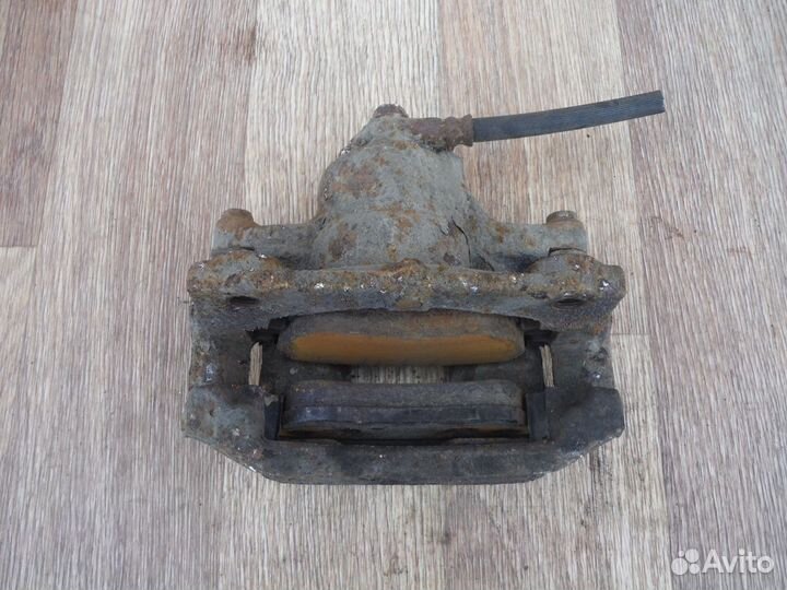 Суппорт передний правый Peugeot 107 2012