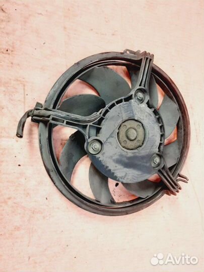 Вентилятор системы охлаждения Volkswagen Passat B5
