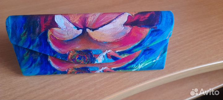 Фирменный чехол для солнечных очков