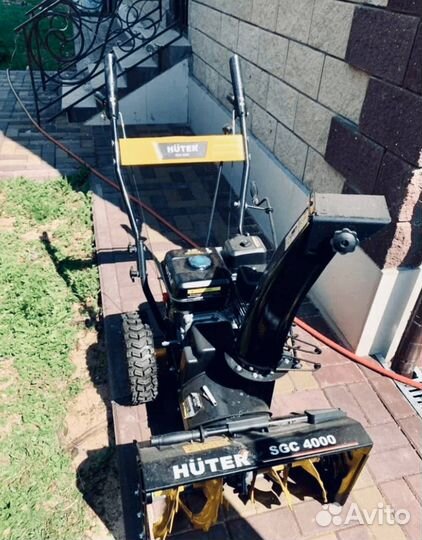 Снегоуборщик бинзиновый Huter sgc 4000