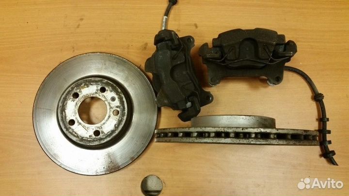 Суппорт передний правый левый Audi A3 8V