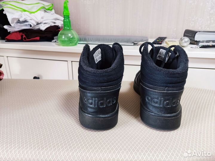 Кроссовки adidas зимние