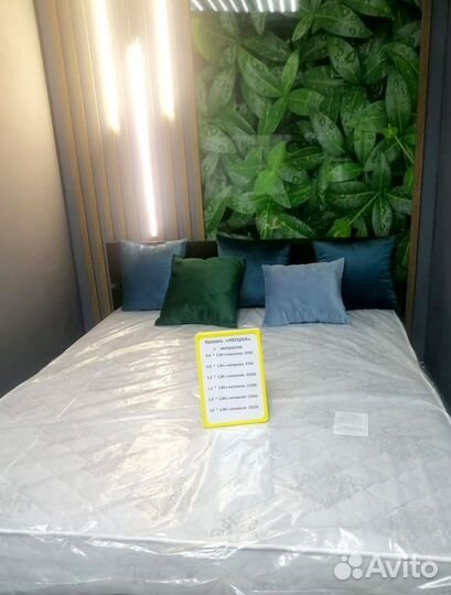 Кровать с матрасом