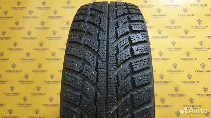 Marshal I'Zen RV Stud KC16 215/65 R16 98Q