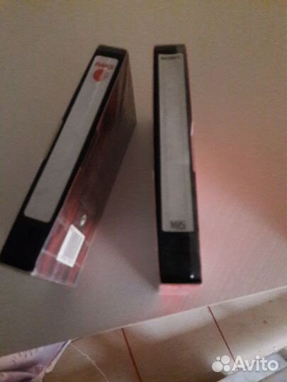 Кассеты с видеофильмами на пленке