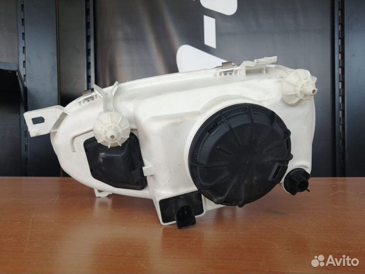 Фара правая Volkswagen Golf III 91-99 205017082