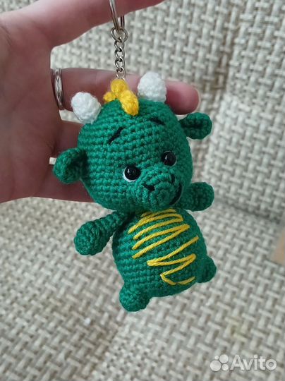 Брелок дракоша вязаный.ручная работа