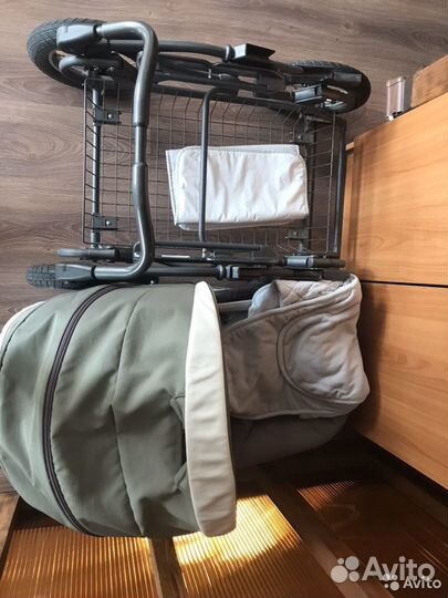 Коляска-люлька Inglesina и крепление Kit auto