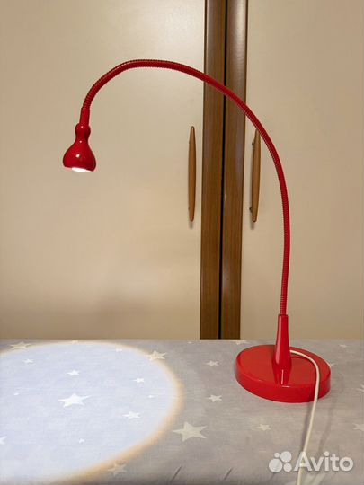 Настольная лампа. IKEA jansjo(яншо) красная