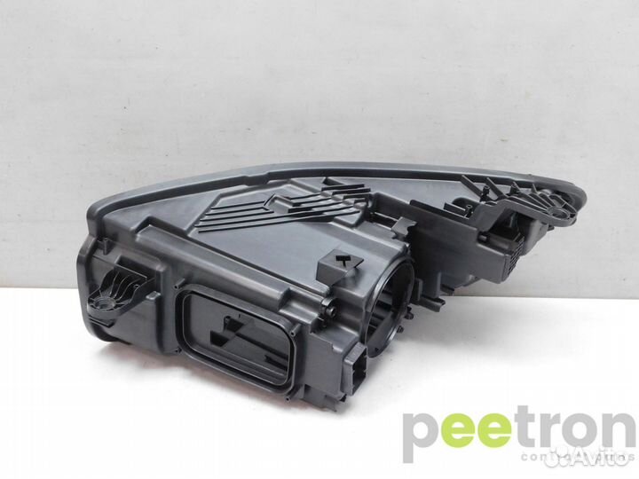 Б/У Корпус фары правой новая A2579063002