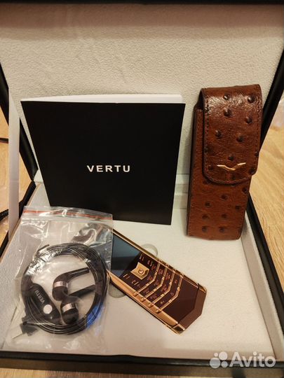 Vertu Signature M Design Rose Gold Pink Sapphires