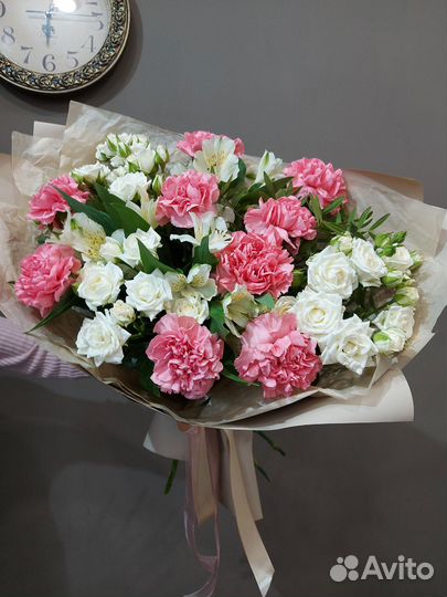 Букет из роз с диантусами