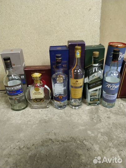 Бутылки пустые из-под алкогольных напитков