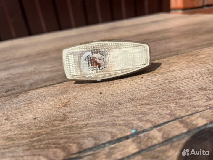 Повторитель поворота в крыло передний правый