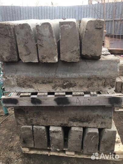 Дорожный бордюр