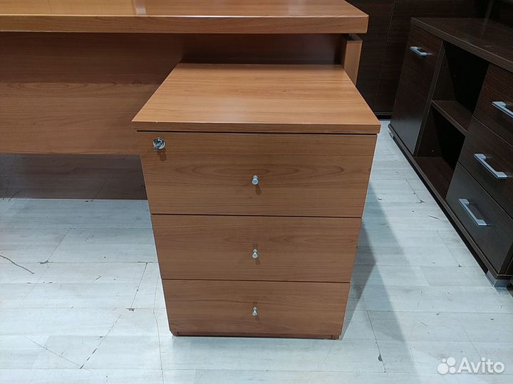 Кабинет руководителя (4 предмета) б/у swing-180