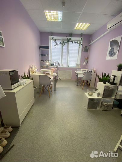 Аренда места мастера маникюра и бровиста