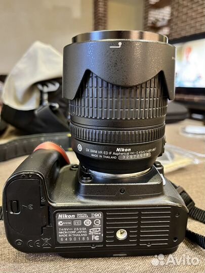 Зеркальный фотоаппарат Nikon D90