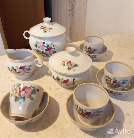 Набор столовой посуды на 4 персоны