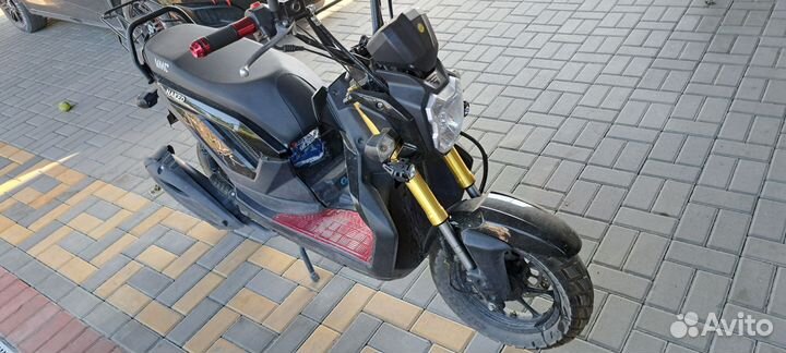 Продаю скутер 2023г