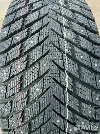 Zmax Winternova Stud II 215/55 R18 100T