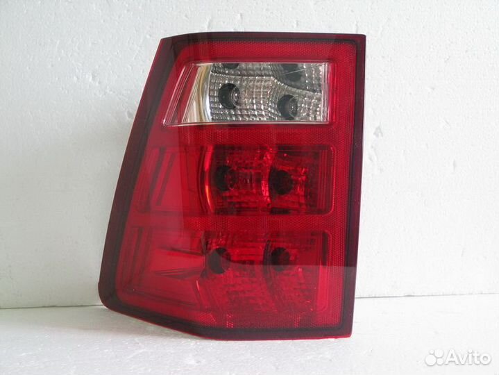 Фонарь задний jeep grand cherokee 2005-2006