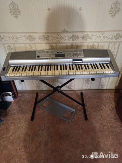 Стойка для синтезатора