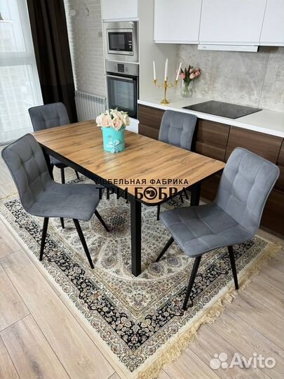 Кухонный стол и стулья. Бесплатная доставка