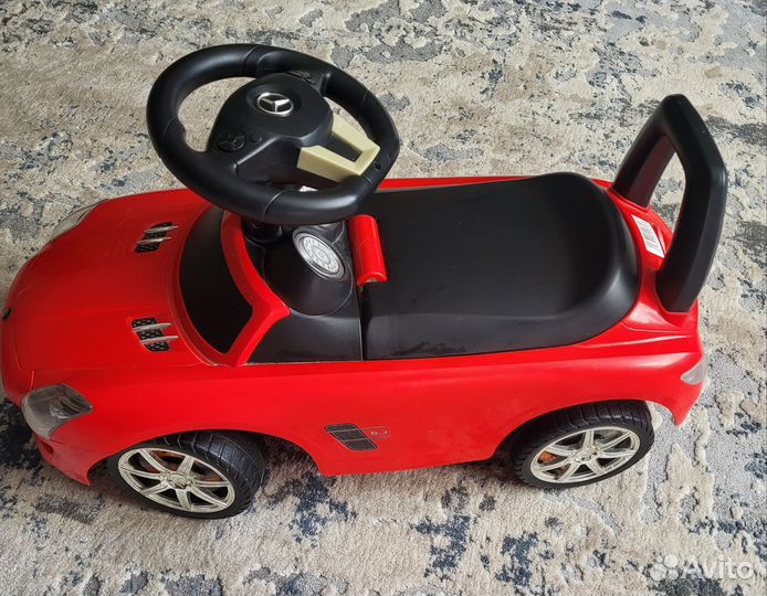 Машинка-каталка Mersedes