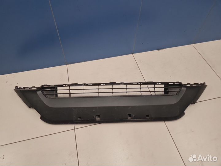 Решётка в бампер центральная Toyota RAV 4 2019