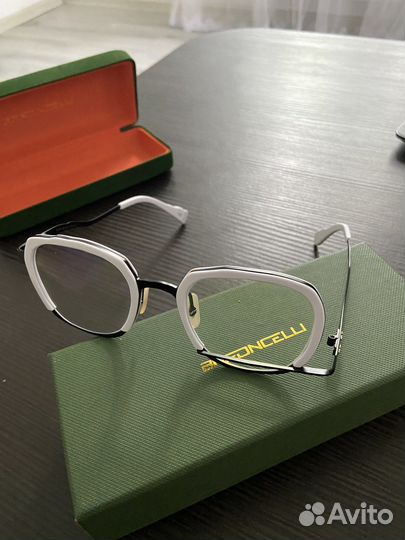 Солнечные очки женские