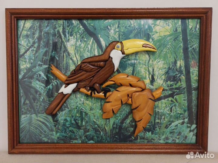 Картина «Тукан» в технике интарсия