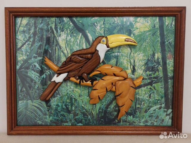 Картина «Тукан» в технике интарсия