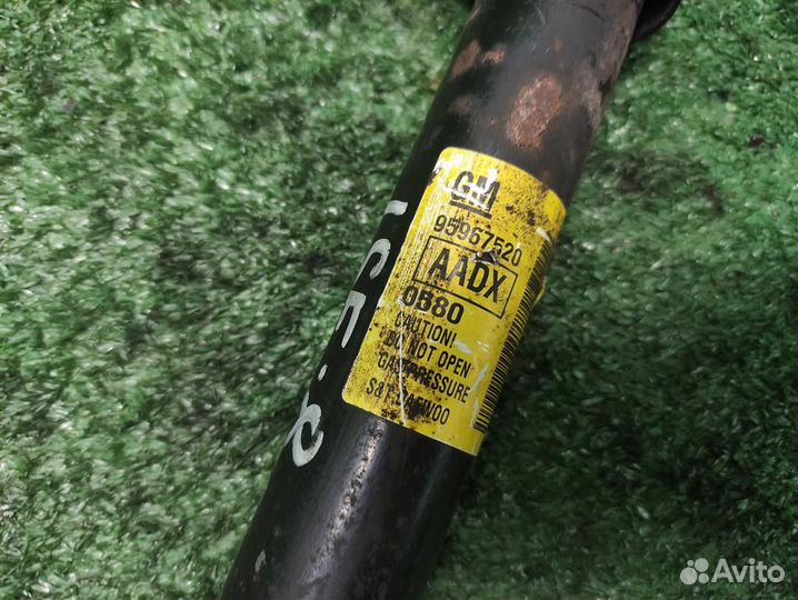 Стойка амортизатора задняя Chevrolet Spark (M300)