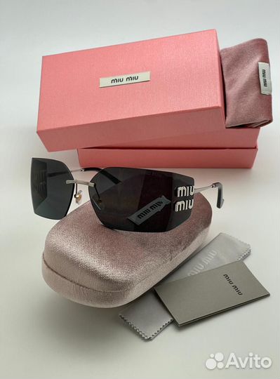 Солнцезащитные очки Miu miu