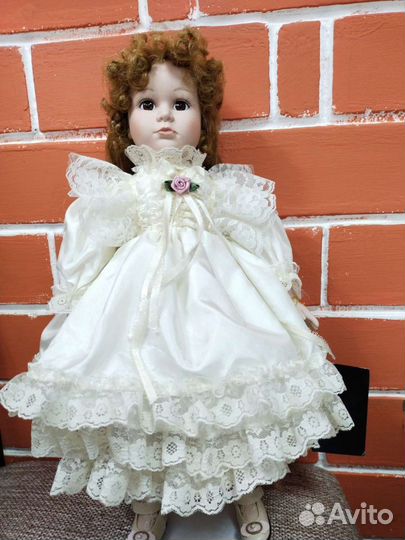 Кукла фарфоровая коллекционная