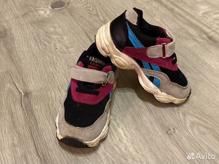 Кроссовки для девочки