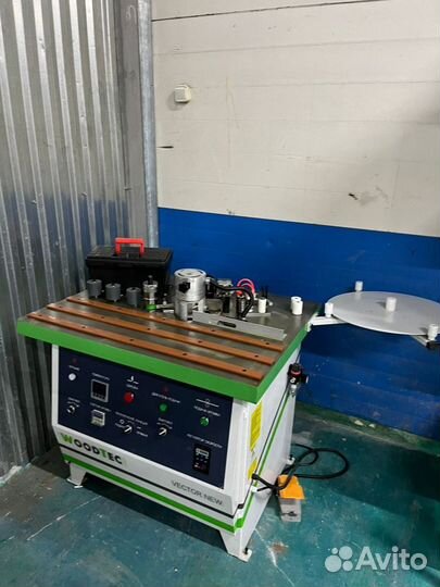 Кромкооблицовочный станок с ручной подачей