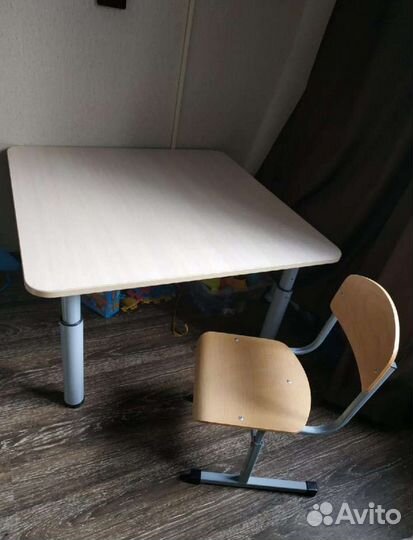 Стол детский. Детская мебель