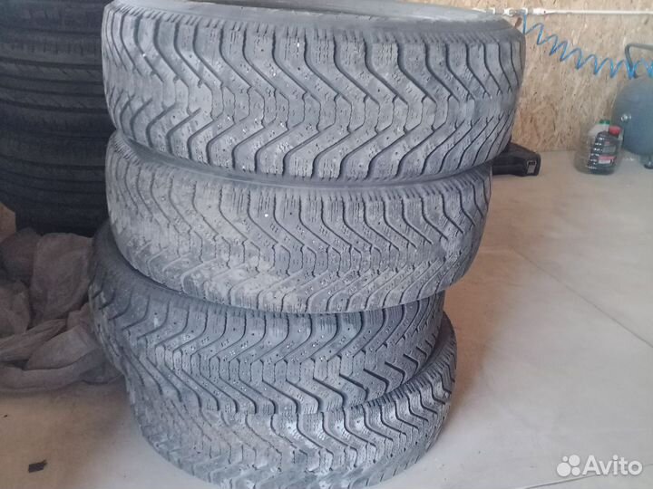 Goodyear UltraGrip 500 225/65 R17