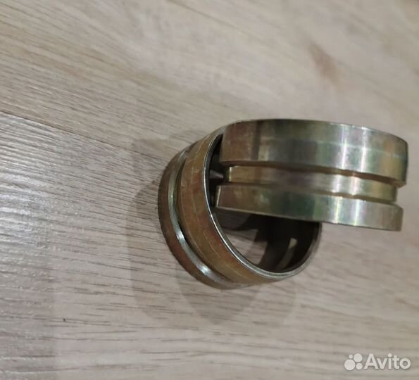 Распорная (деформируемая) втулка подшипников перед