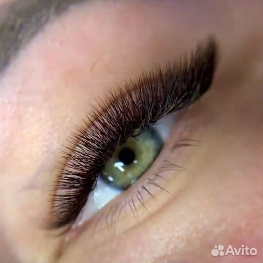 Мастер по наращиванию ресниц