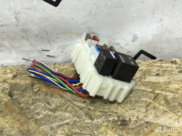 Блок предохранителей Land Rover Discovery Sport 1