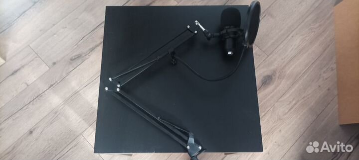 Конденсаторный студийный микрофон BM800