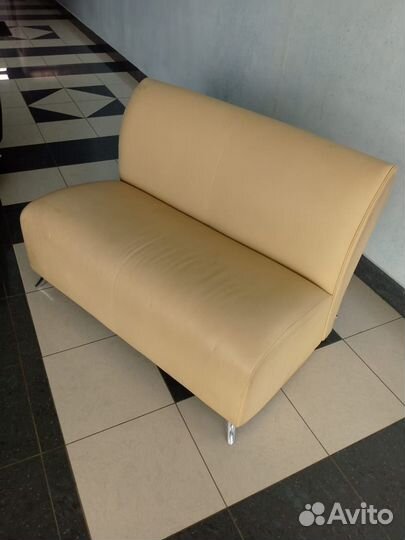 Кожаный диван бу